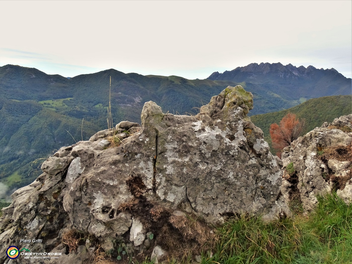 47 Dal Corno Zuccone vista in Resegone.JPG